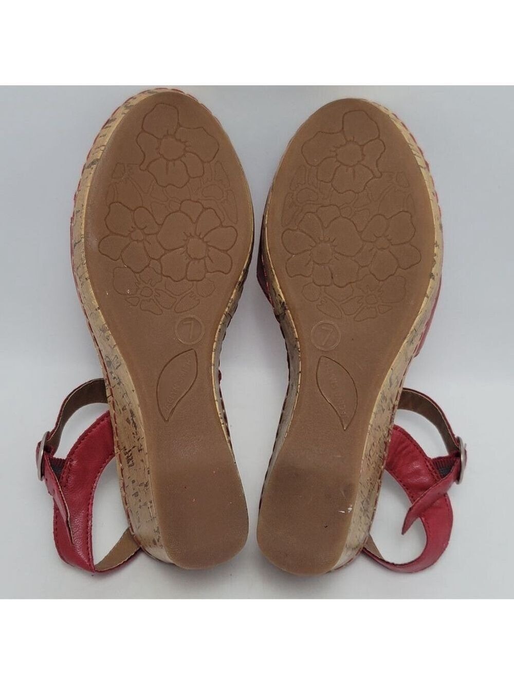 Women's Jaclyn Smith Red Faux Leather Flower Cork Wedge Sandals Size 7M - Picture 7 of 14